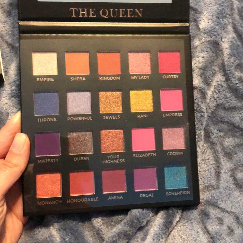 Eloise beauty- the queen palette